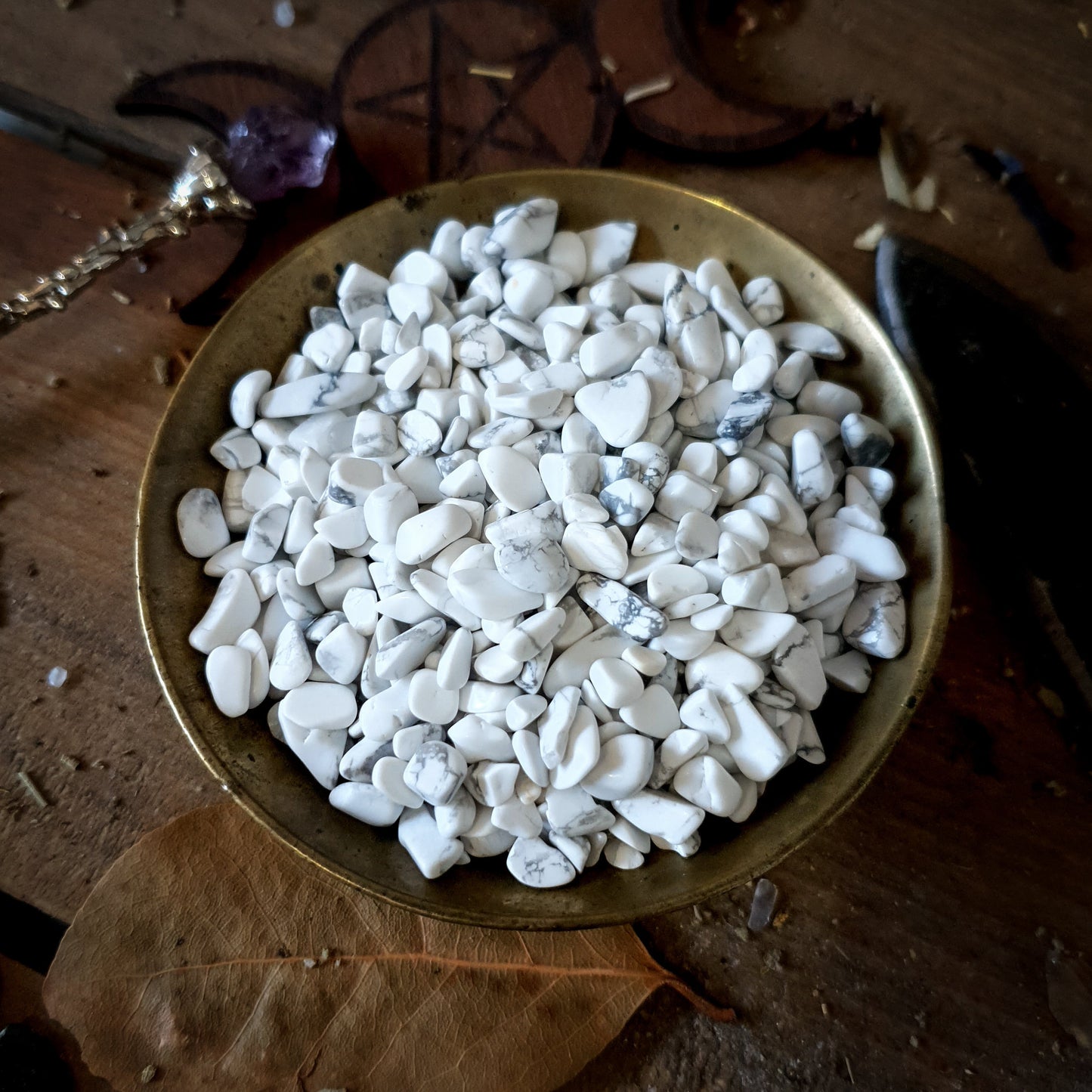 Howlite Chips